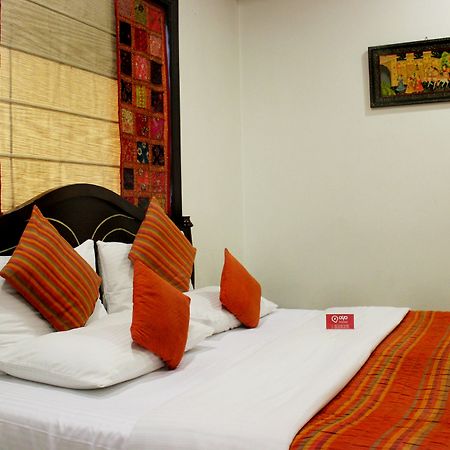 Oyo Premium Rajouri Garden Janta Market Нью-Дели Экстерьер фото