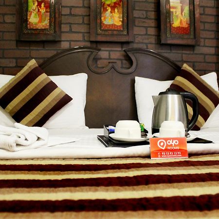 Oyo Premium Rajouri Garden Janta Market Нью-Дели Экстерьер фото