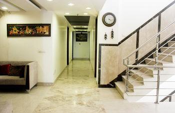 Oyo Premium Rajouri Garden Janta Market Нью-Дели Экстерьер фото