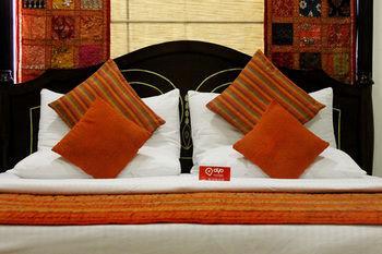 Oyo Premium Rajouri Garden Janta Market Нью-Дели Экстерьер фото