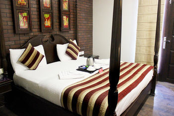 Oyo Premium Rajouri Garden Janta Market Нью-Дели Экстерьер фото