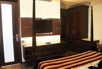 Oyo Premium Rajouri Garden Janta Market Нью-Дели Экстерьер фото